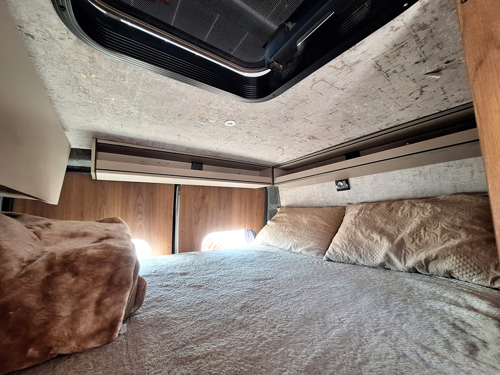 Zona de dormit din camper, potrivită pentru copii