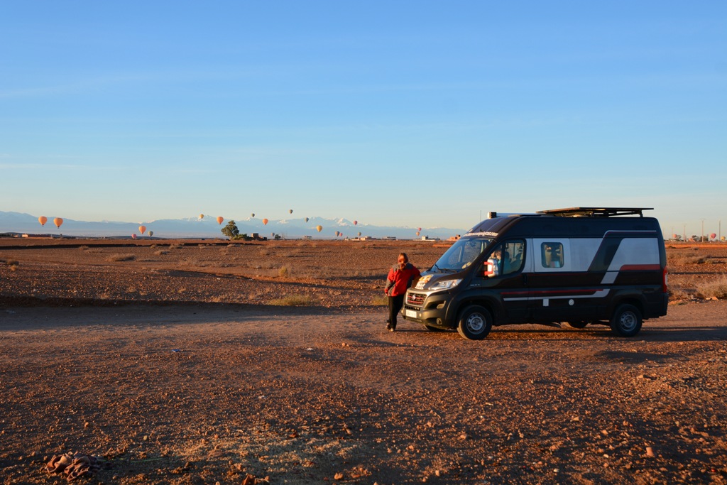 Camper parcat wild în Maroc, într-o călătorie cu copiii