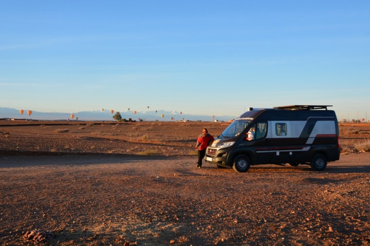 Camper parcat wild în Maroc, într-o călătorie cu copiii