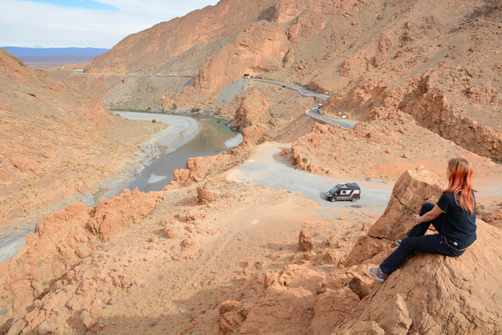 Drum pietros în Maroc, zonă izolată