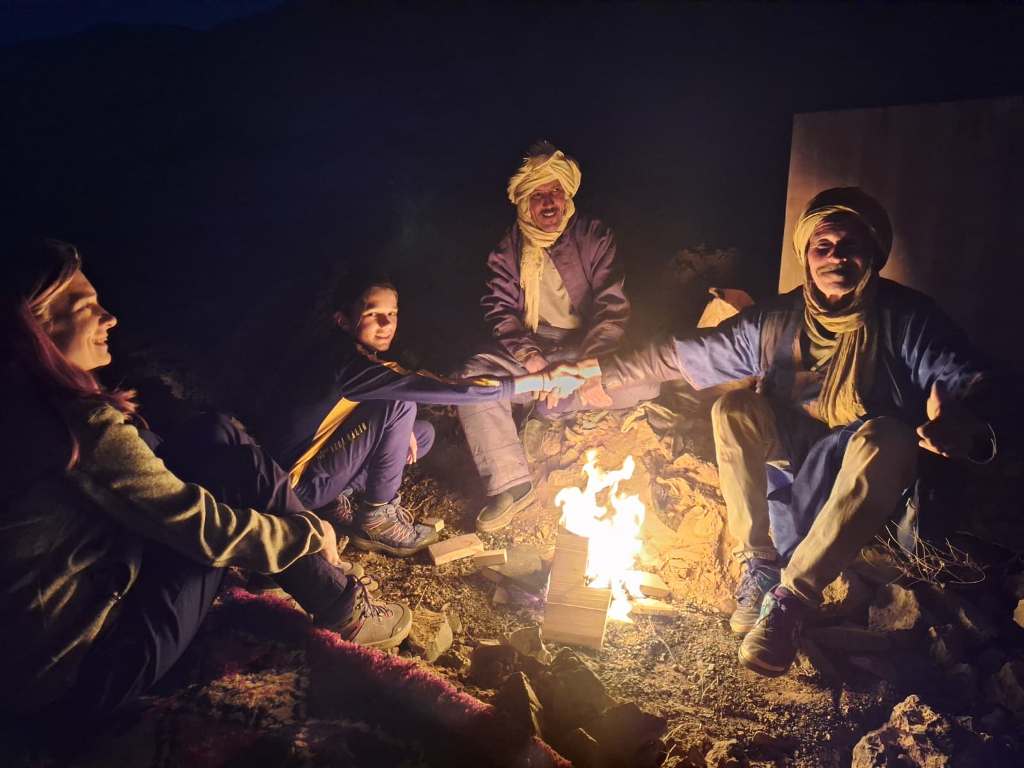 Seară la foc cu berberii, Maroc