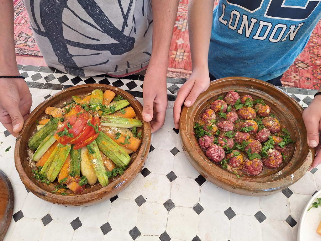 tajine marocan gatit lent, preparat traditional din desert
